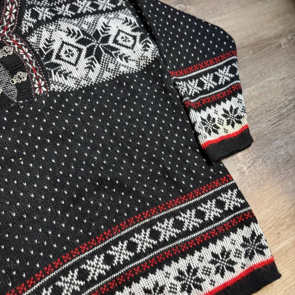 Vintage Spunky Nordic Sweater Black White Red Metal Clasp Made in USA Large